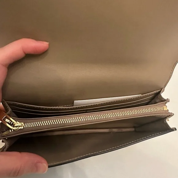 Burberry Madison Leather Beige Crossbody Bag with Gold Accents Authentic - Picture 6 of 12